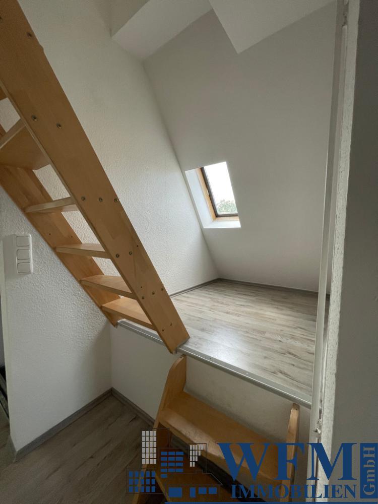 Raumspartreppe in den ausgebauten Spitzbodenbereich