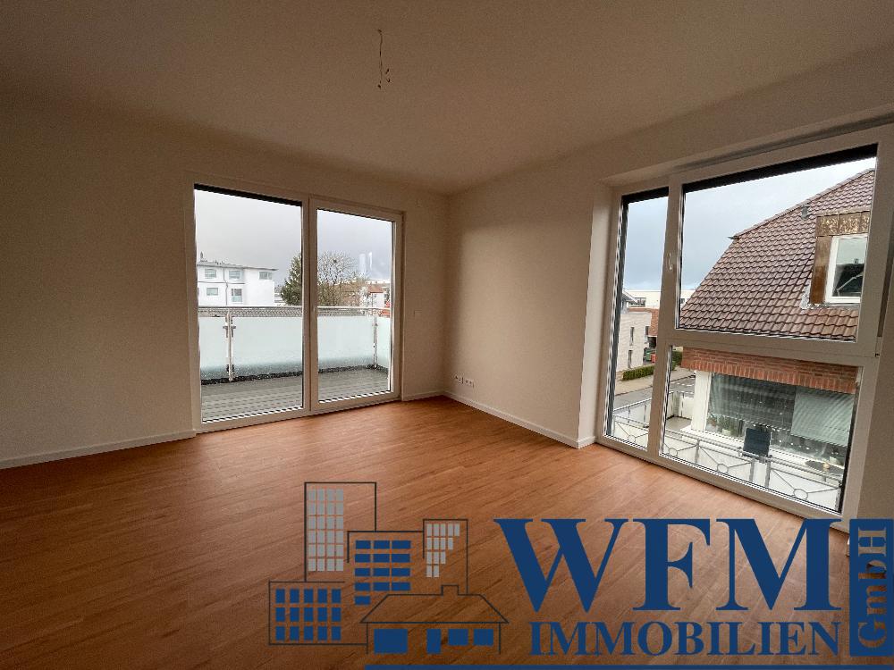 das größere Schlafzimmer mit Zugang zur Dachterrasse