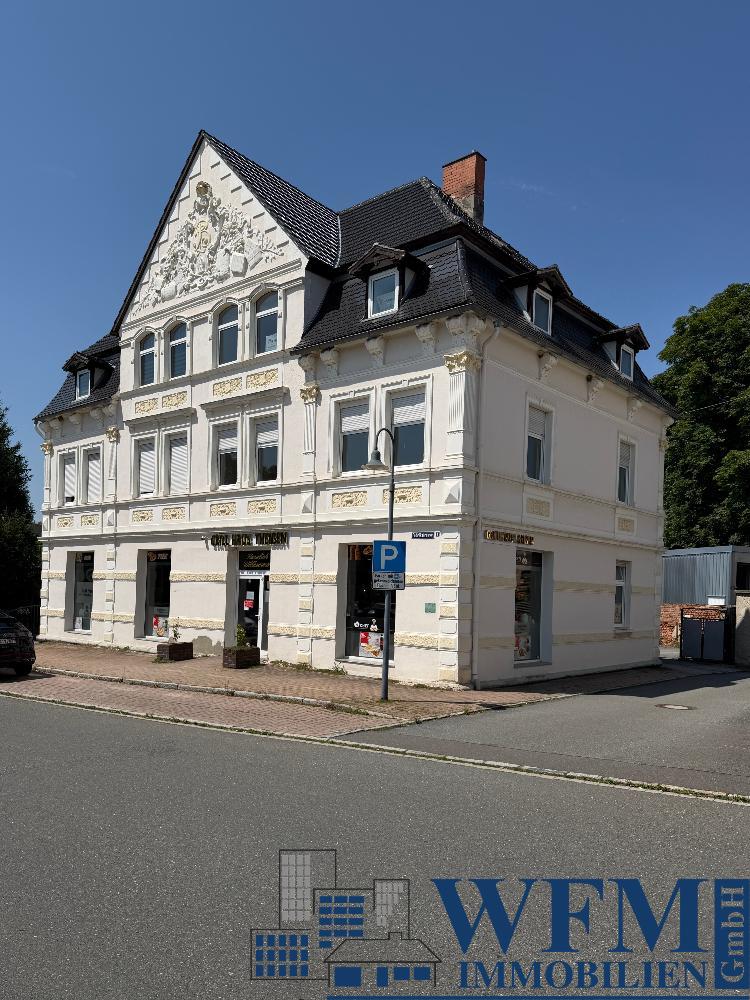 Theißen - Zeitgemäß und komfortabel im modernisierten Baudenkmal wohnen! Inkl. Stellplatz direkt am Haus mit nur weiteren 3 Wohnungen